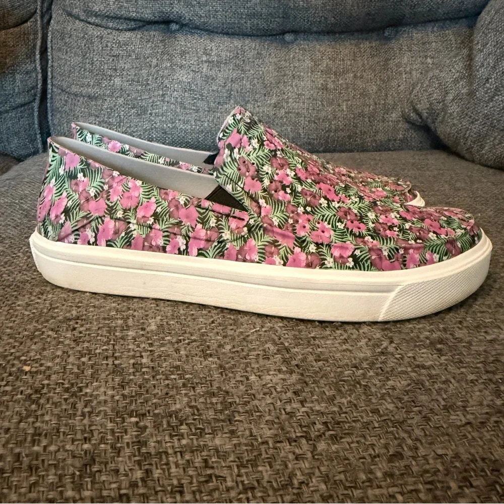 Like New Crocs Citilane Roka Graphic Slip-Ons in Floral - Picture 4 of 9